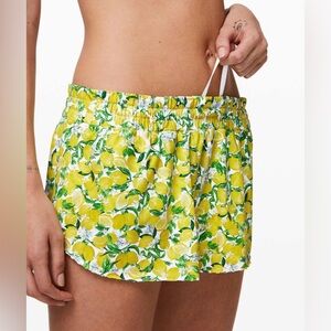 Lululemon Will the Wave Surf Short 2.5" yellow lemons 2 4